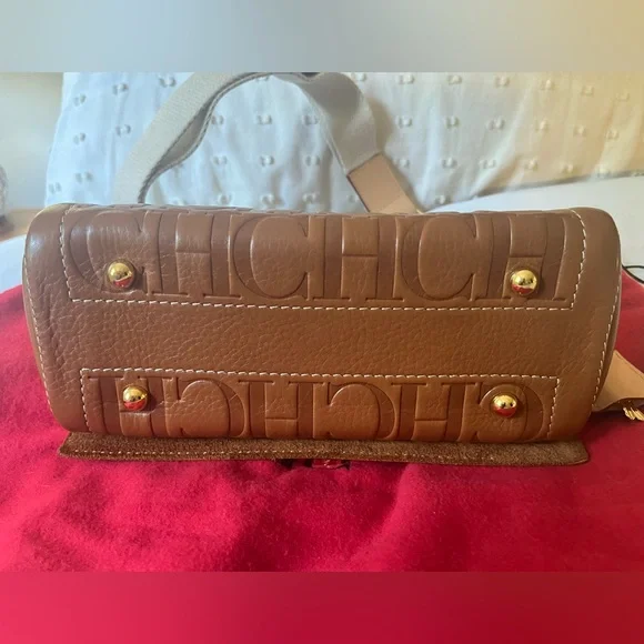 As new!! Authentic Carolina Herrera Andy Locked Crossbody bag. - Picture 11 of 15